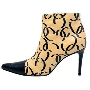 Chanel Ankle Boots Heels Beige Black Leather CC Logo Pointed Cap Toe F/W 2000 37